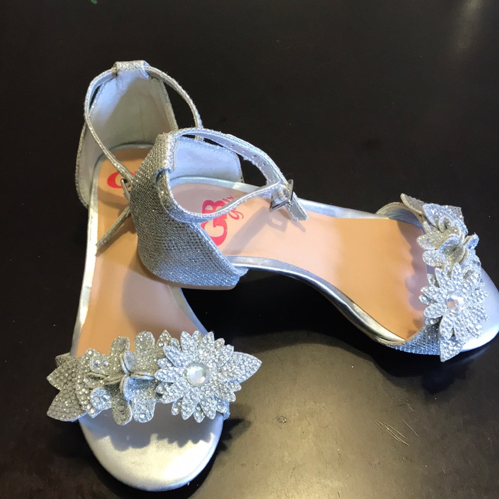 GB girls silver shoe